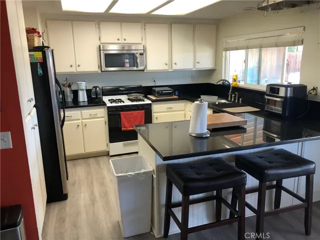 22803 Nalatapa Road, Apple Valley, California 92307