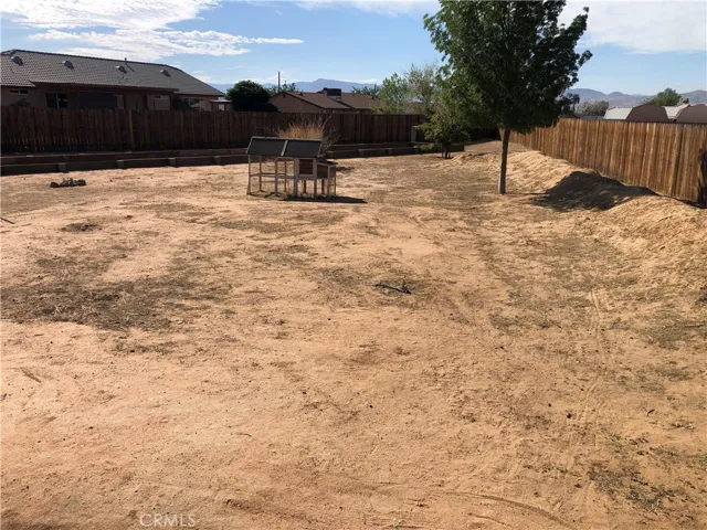 22803 Nalatapa Road, Apple Valley, California 92307