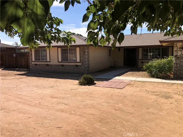 22803 Nalatapa Road, Apple Valley, California 92307