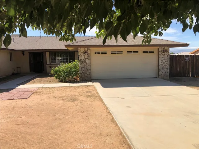 22803 Nalatapa Road, Apple Valley, California 92307