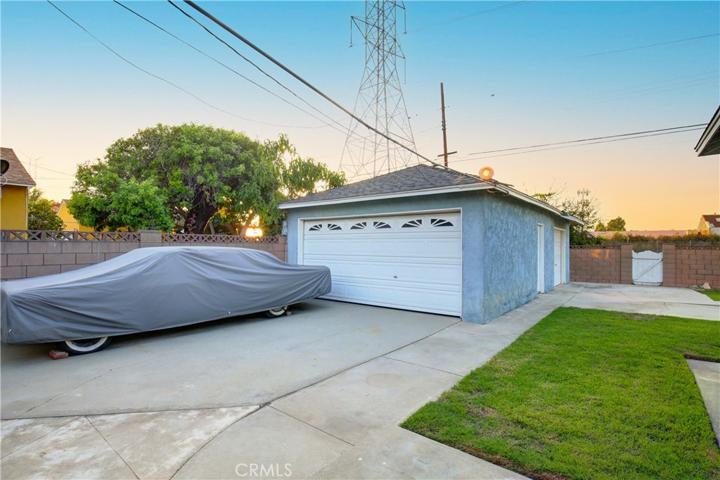 Detached 2 car garage