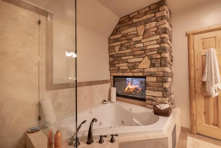 025_Master Bathroom