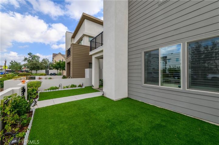 166 Scale, Irvine, California 92618