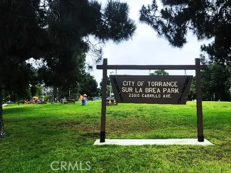 Sur La Brea Park-has everything-walking distance