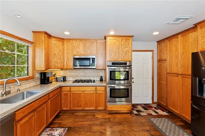 552 Pioneer Road, Lake Arrowhead, California 92352