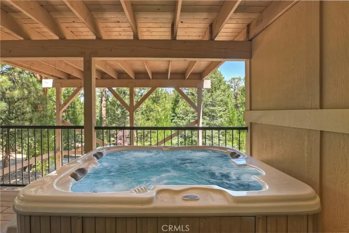 552 Pioneer Road, Lake Arrowhead, California 92352