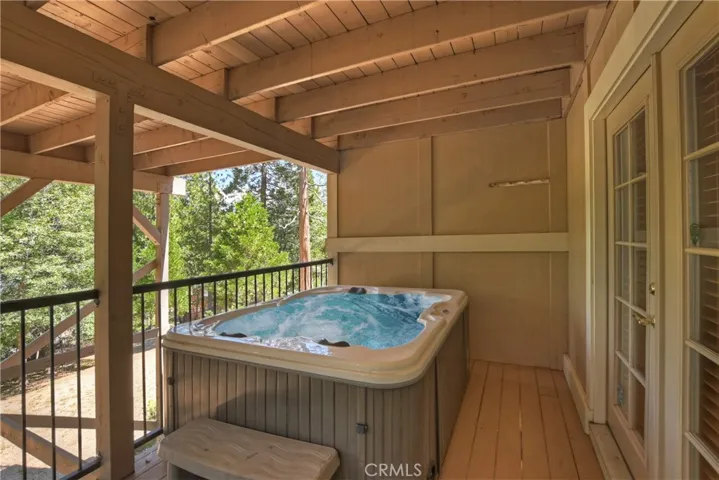 552 Pioneer Road, Lake Arrowhead, California 92352