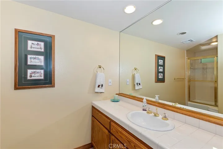 552 Pioneer Road, Lake Arrowhead, California 92352