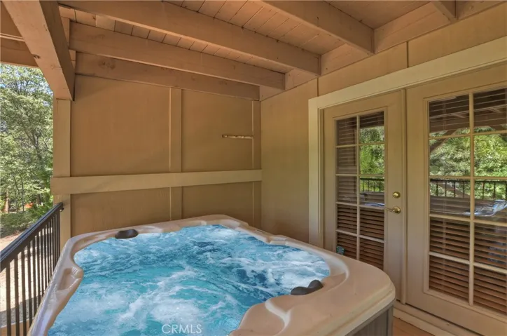 552 Pioneer Road, Lake Arrowhead, California 92352
