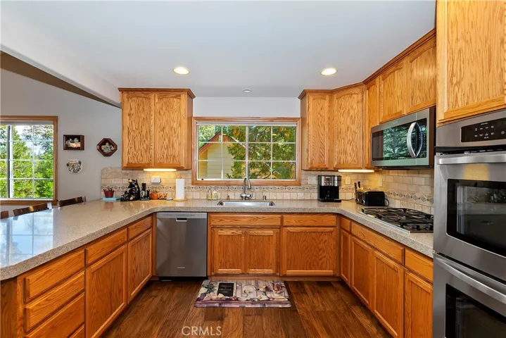 552 Pioneer Road, Lake Arrowhead, California 92352