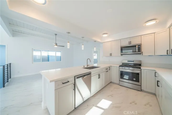 Kitchen to the dining area
