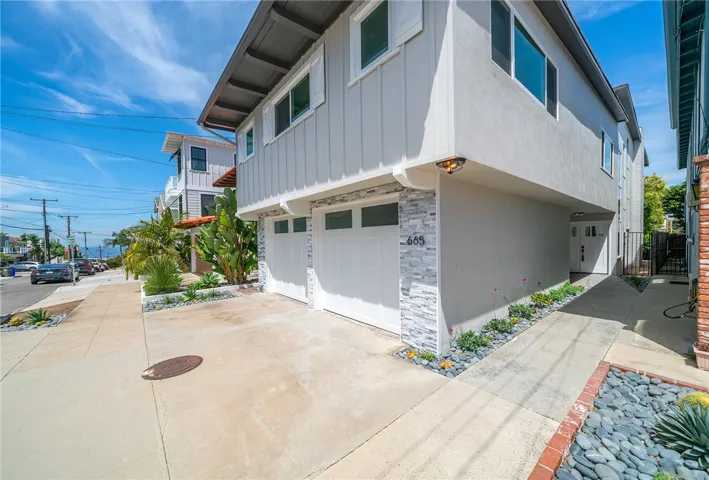 Welcome home to 665 13th St. of the Tree Section of Manhattan Beach