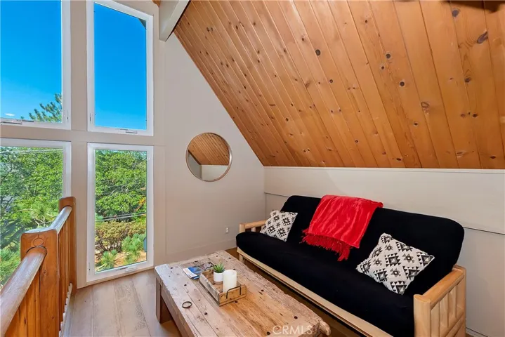Loft with lots of beautiful views