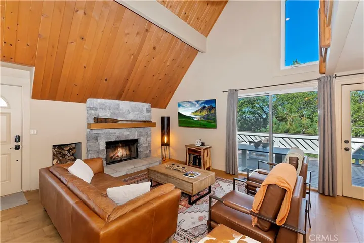 sliding doors to entertainers deck