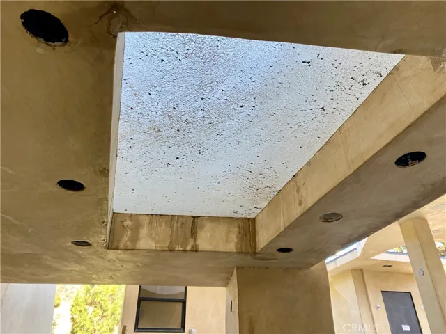 See through floor into raised Spa