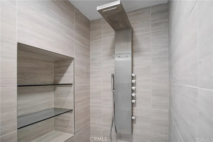 Master bedroom #1 multi spray shower
