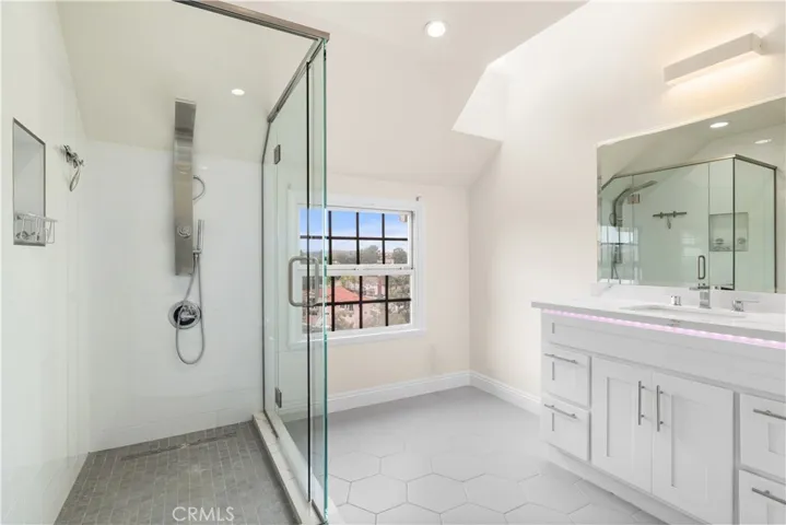 Ensuite bathroom in Guest bedroom