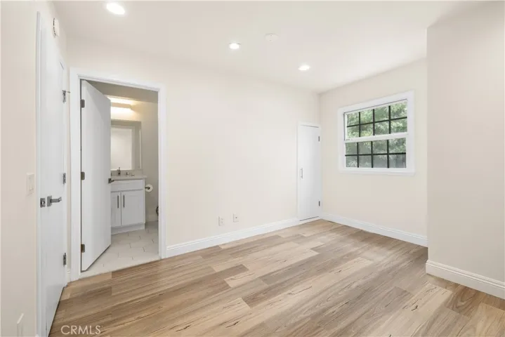 Guest bedroom with ensuite bathroom