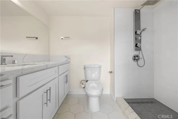 Downstairs living space ensuite bathroom
