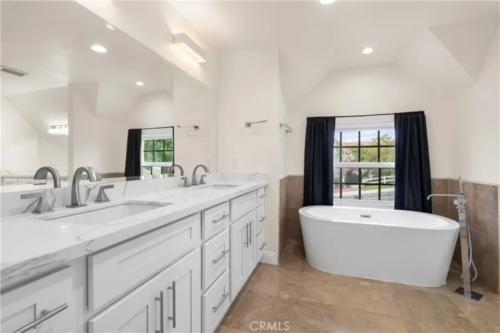 Master bedroom #2 bath