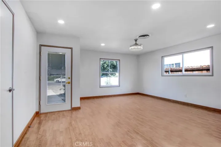 6904 Royer Avenue, West Hills, California 91307