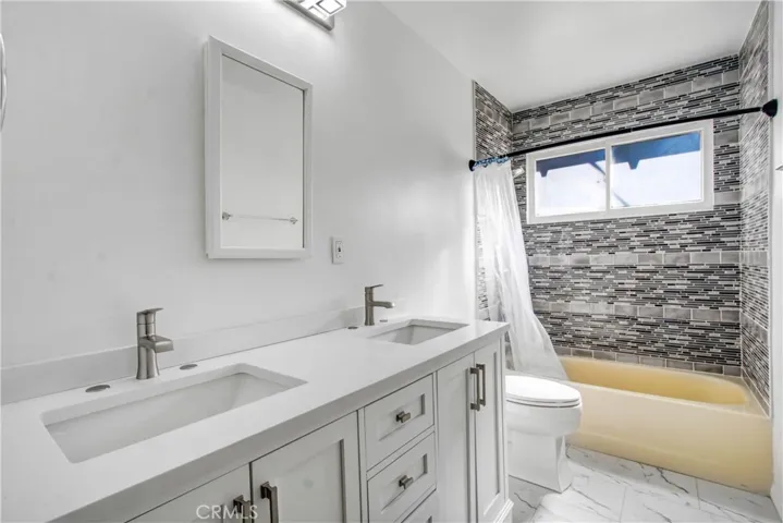 6904 Royer Avenue, West Hills, California 91307