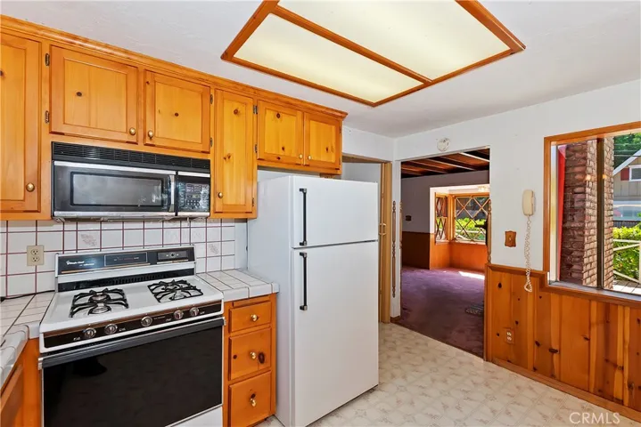 311 Oak Dr., Lake Arrowhead, California 92352