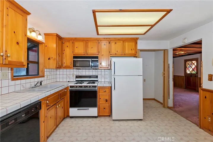 311 Oak Dr., Lake Arrowhead, California 92352