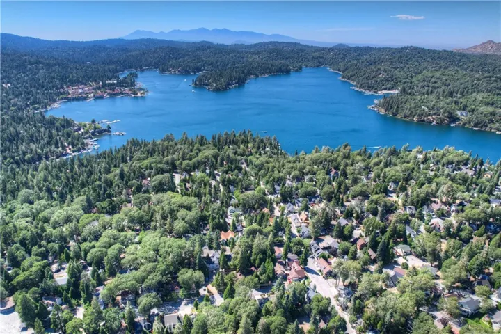 311 Oak Dr., Lake Arrowhead, California 92352
