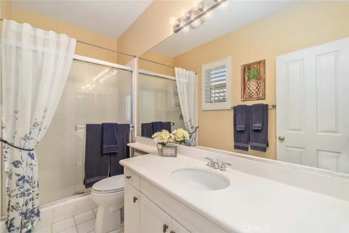 Secondary bath in far right bedroom
