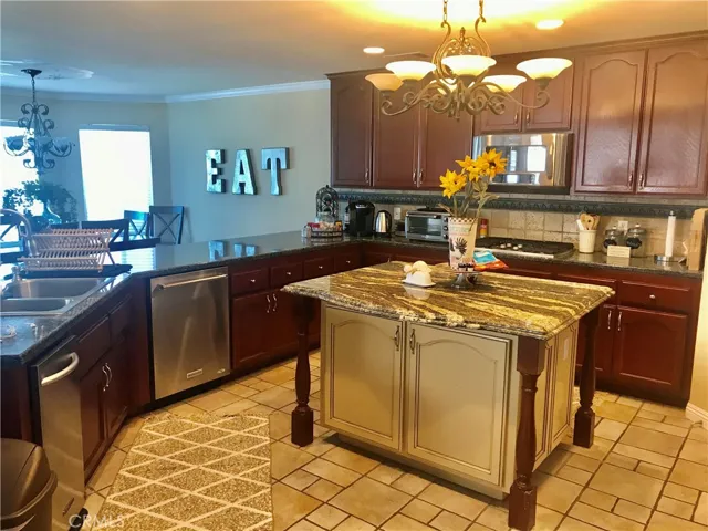 30265 Channel Way Drive, Canyon Lake, California 92587