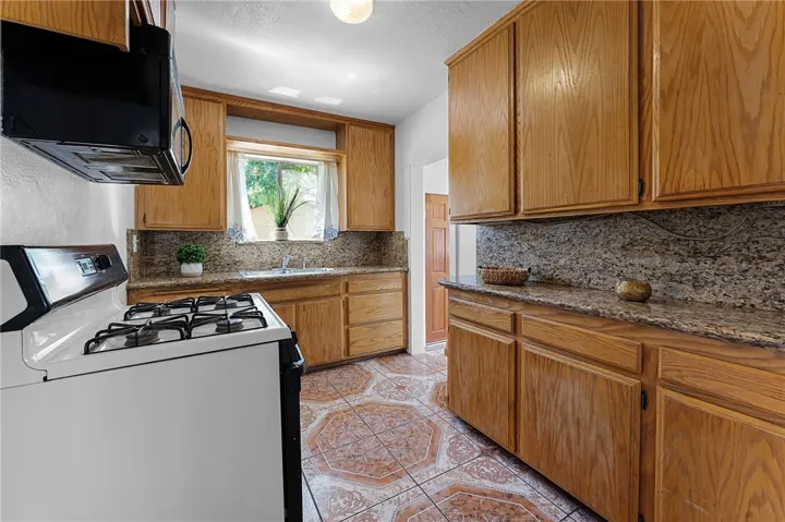 315 S B Street, Perris, California 92570