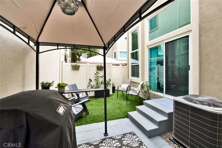 Entertainers Backyard