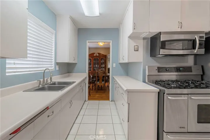702 W Carter Drive, Glendora, California 91740