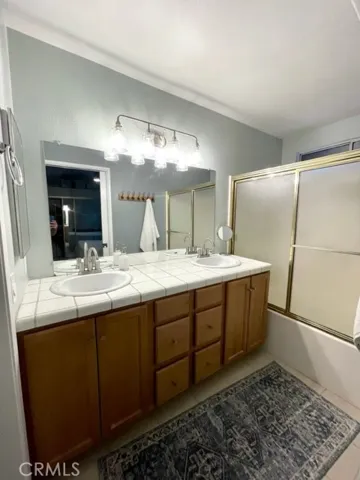 Mater Bath / Dual Sink / Tub and Shower