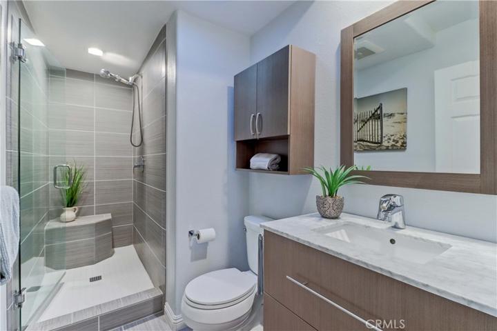 Primary en-suite