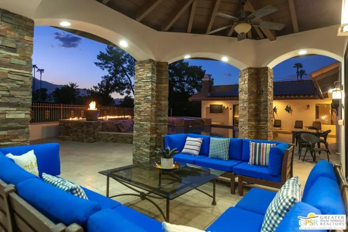 2081 S Bobolink Lane, Palm Springs, California 92264