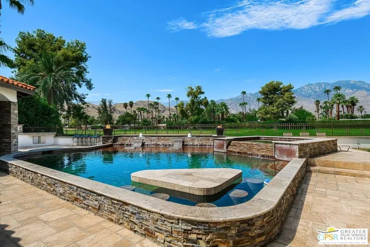 2081 S Bobolink Lane, Palm Springs, California 92264