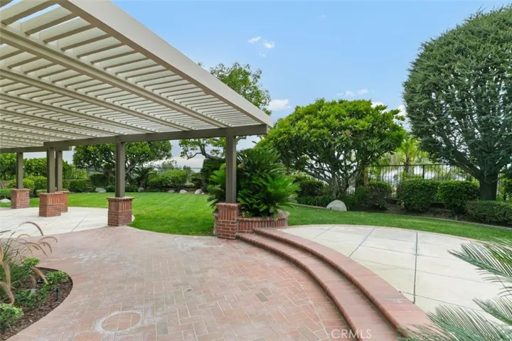 Plenty of room from outdoor dining