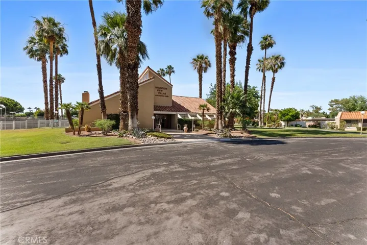 Indulge in resort-like amenities: 5 pools, hot tubs, 7 tennis/pickleball courts, and clubhouse.