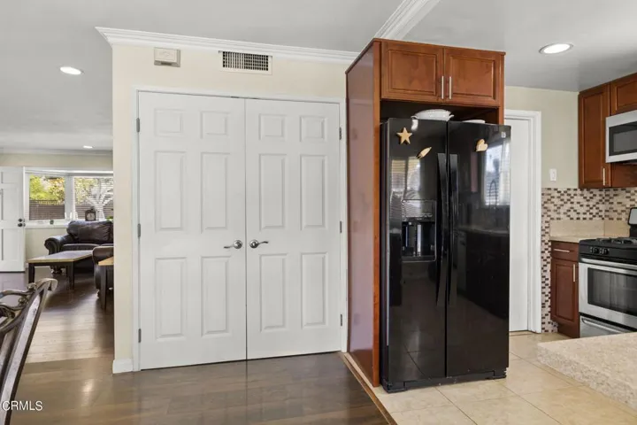 11-web-or-mls-UpmarketMedia_4052For-54
