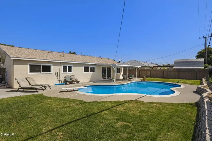 37-web-or-mls-UpmarketMedia_4052For-131