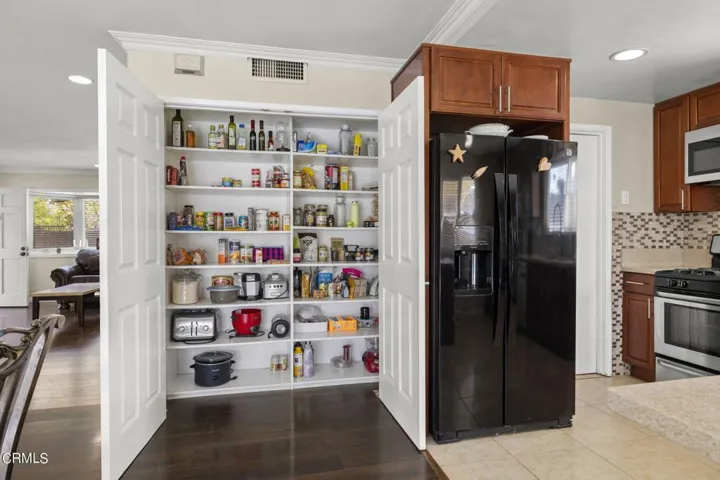 12-web-or-mls-UpmarketMedia_4052For-57