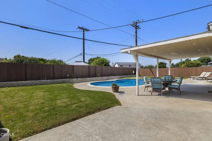 32-web-or-mls-UpmarketMedia_4052For-110