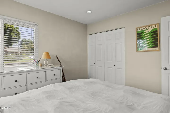 29-web-or-mls-UpmarketMedia_4052For-27