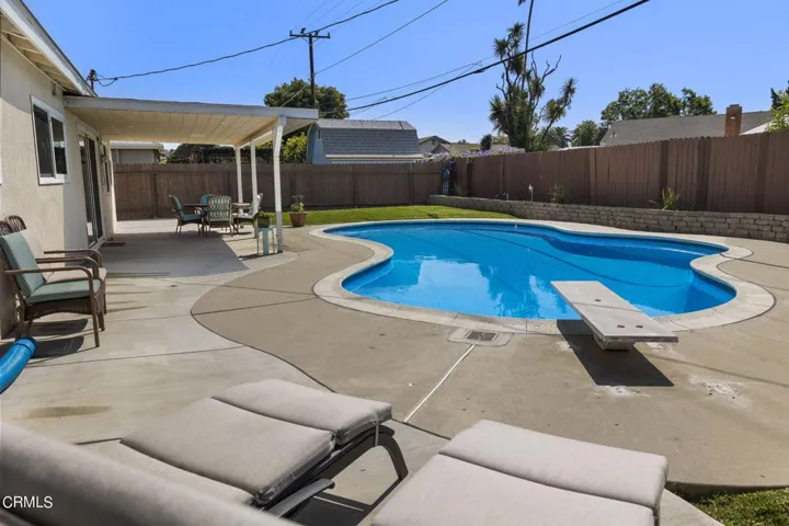 35-web-or-mls-UpmarketMedia_4052For-125
