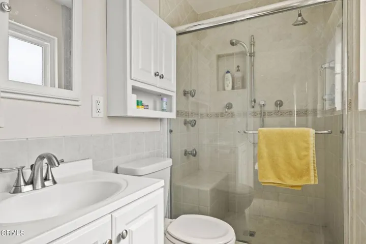 21-web-or-mls-UpmarketMedia_4052For-39