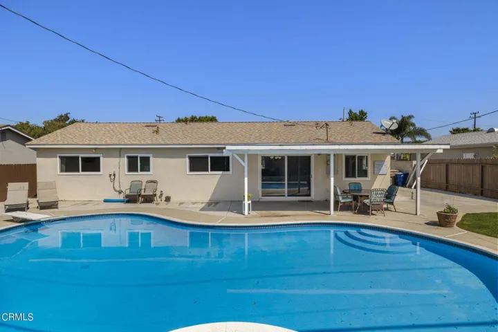 38-web-or-mls-UpmarketMedia_4052For-134