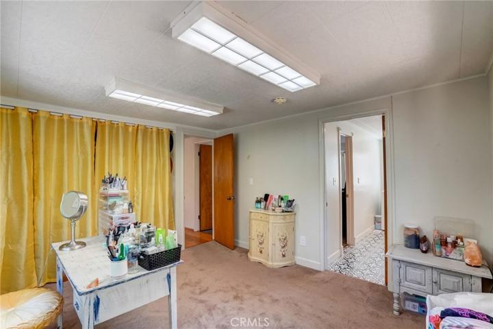 downstairs bedroom 1 pic 2