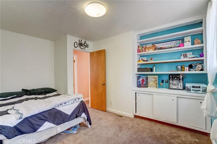 upstairs bedroom picture 2